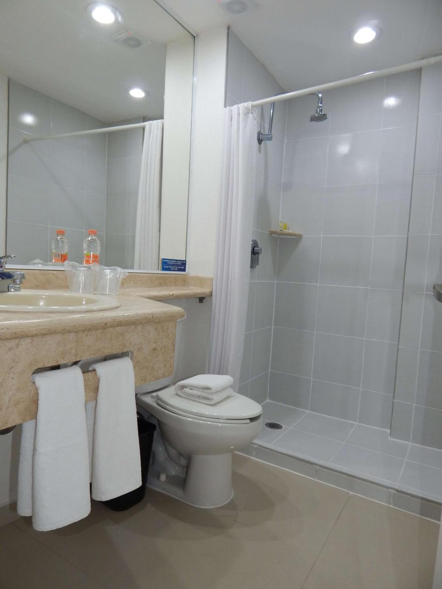 Hotel Gran Minatitlan Plaza Esterno foto